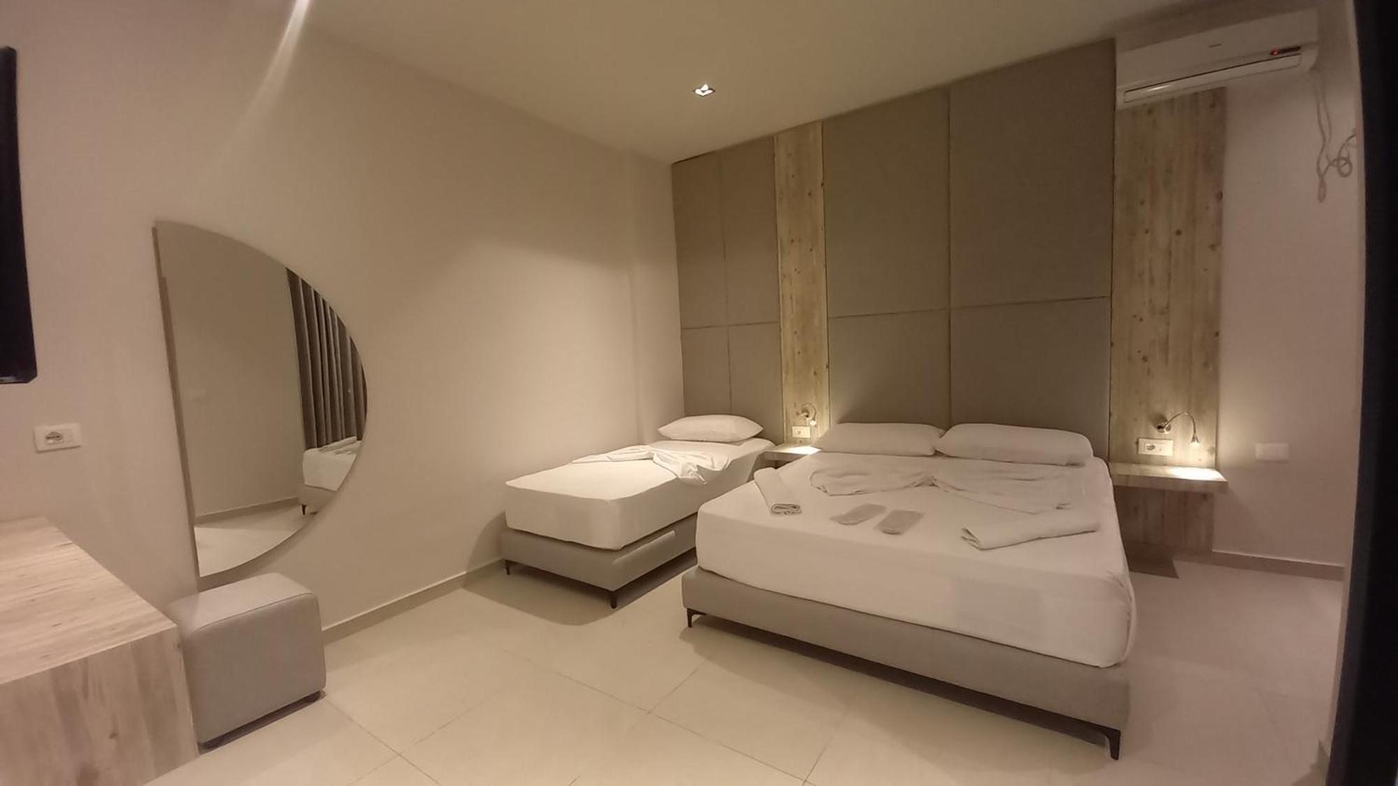 Hotel Aglon Vlore Bagian luar foto