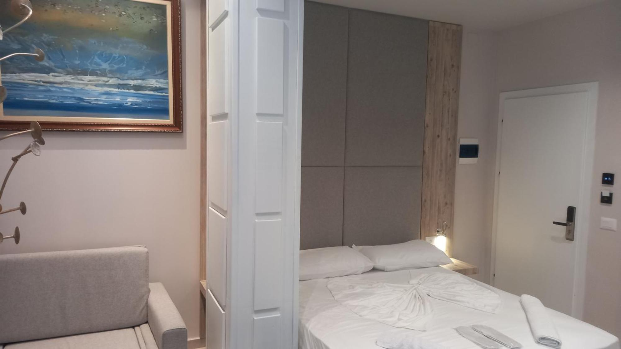Hotel Aglon Vlore Bagian luar foto