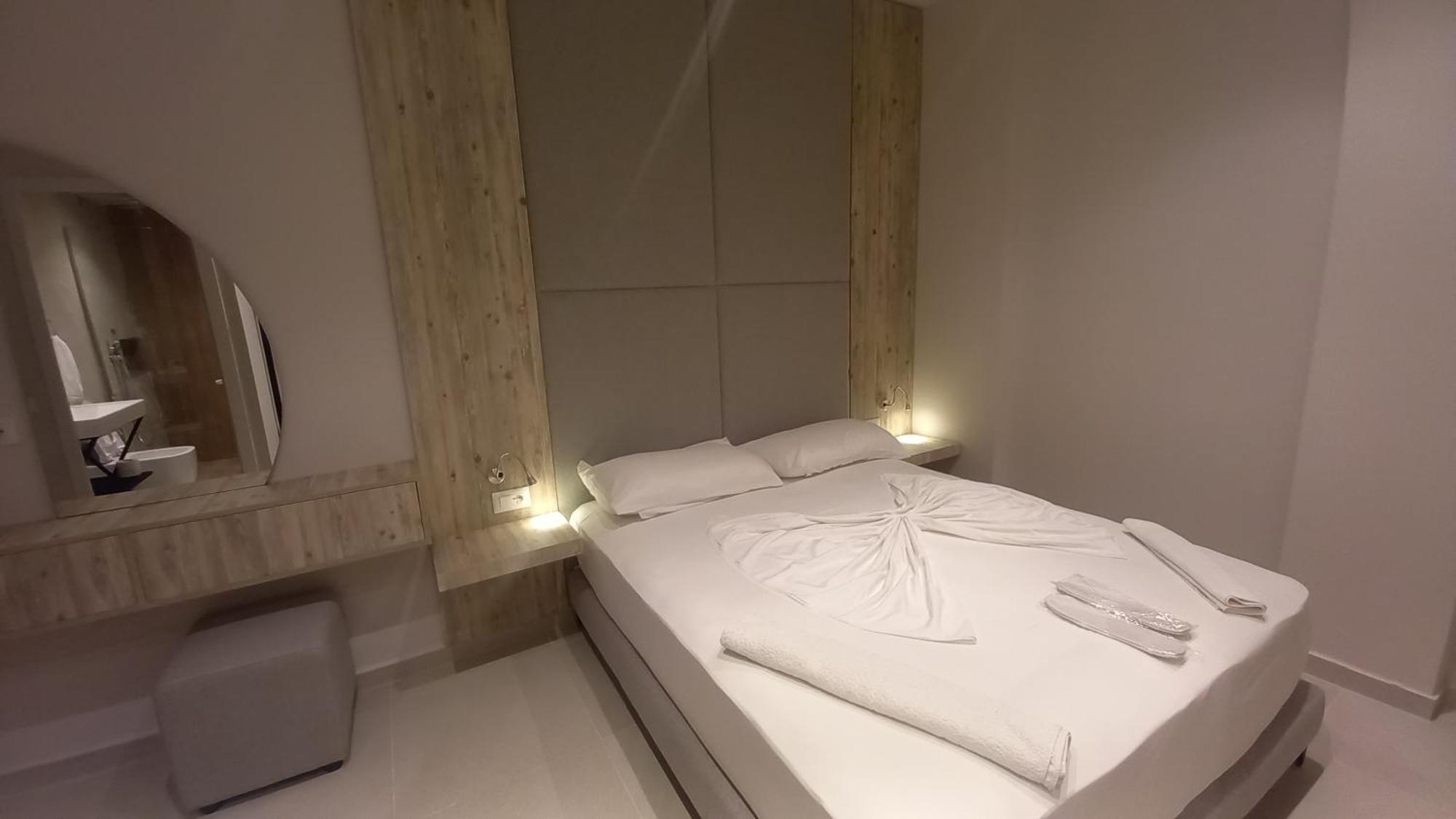 Hotel Aglon Vlore Bagian luar foto