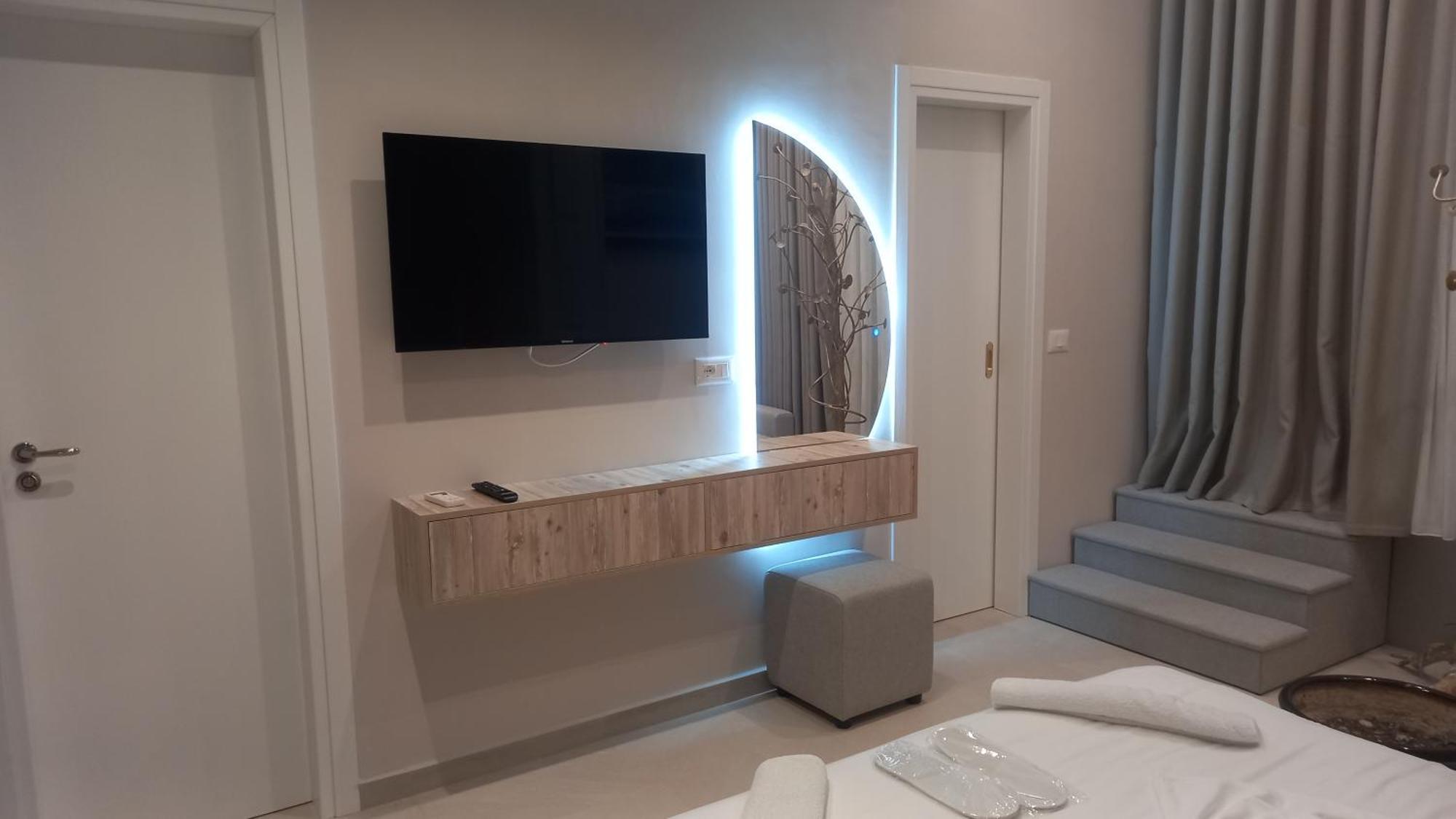Hotel Aglon Vlore Bagian luar foto
