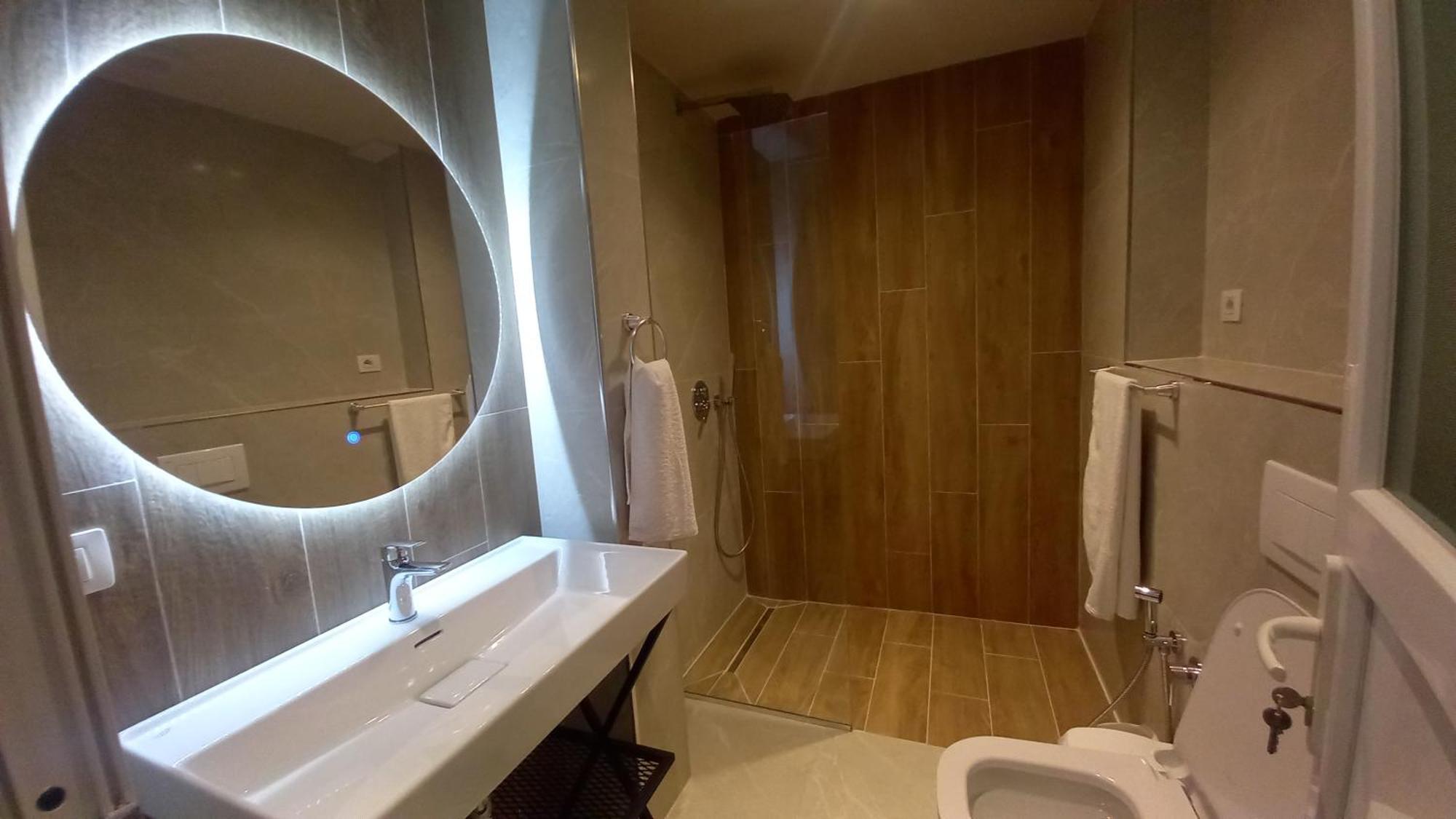 Hotel Aglon Vlore Bagian luar foto