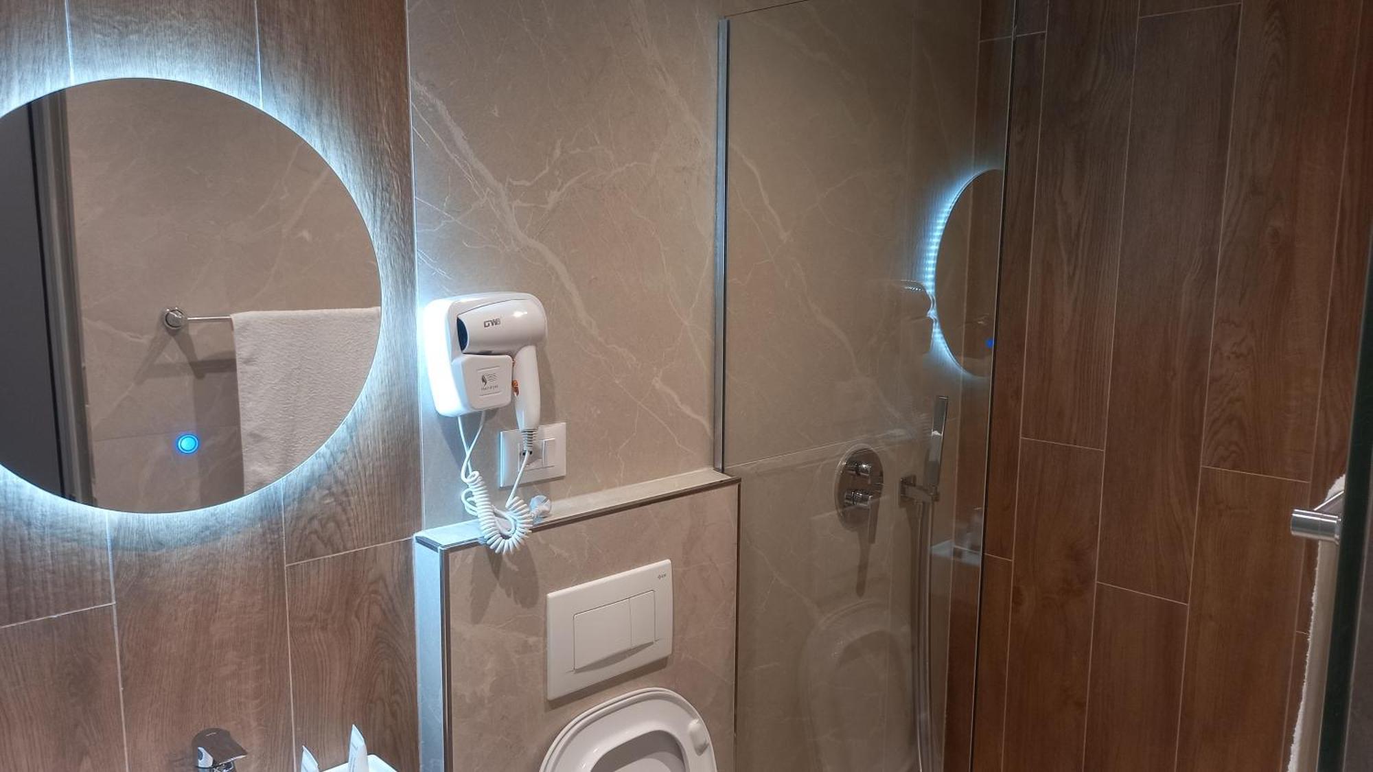 Hotel Aglon Vlore Bagian luar foto