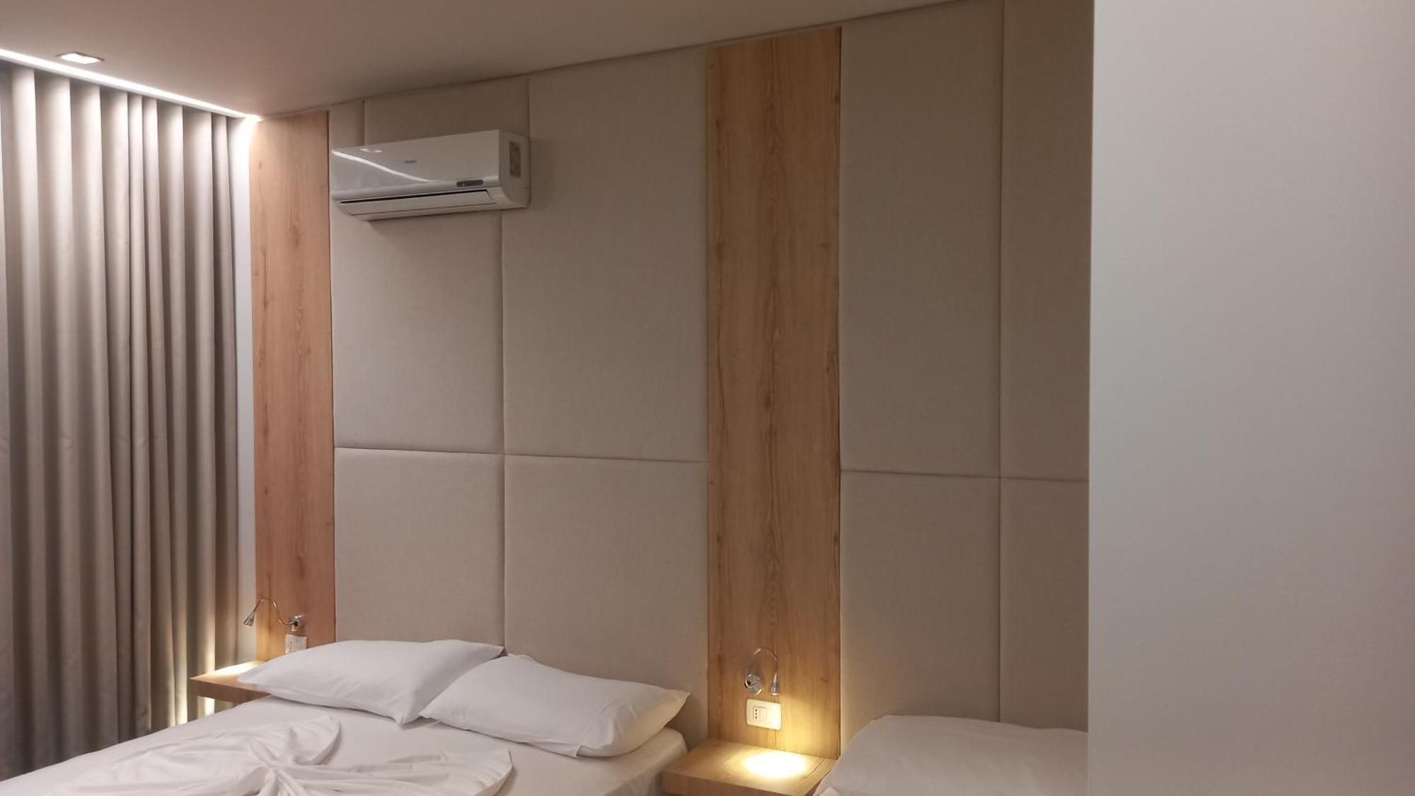 Hotel Aglon Vlore Bagian luar foto